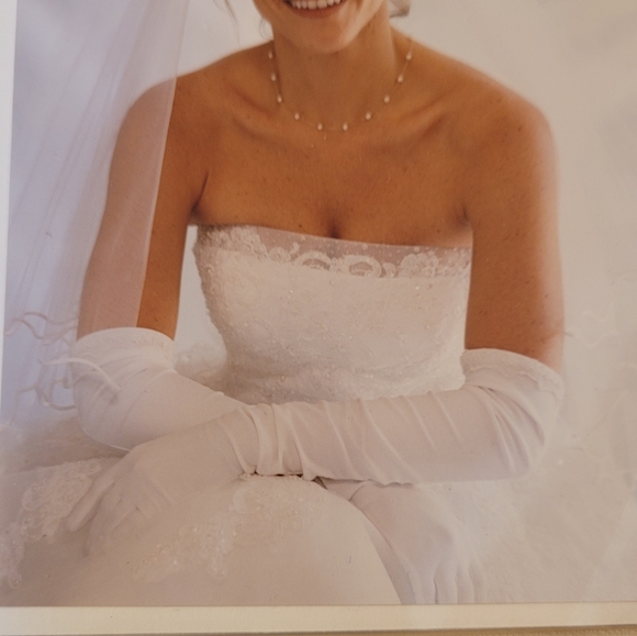 Wedding dress - Picture 4 of 9